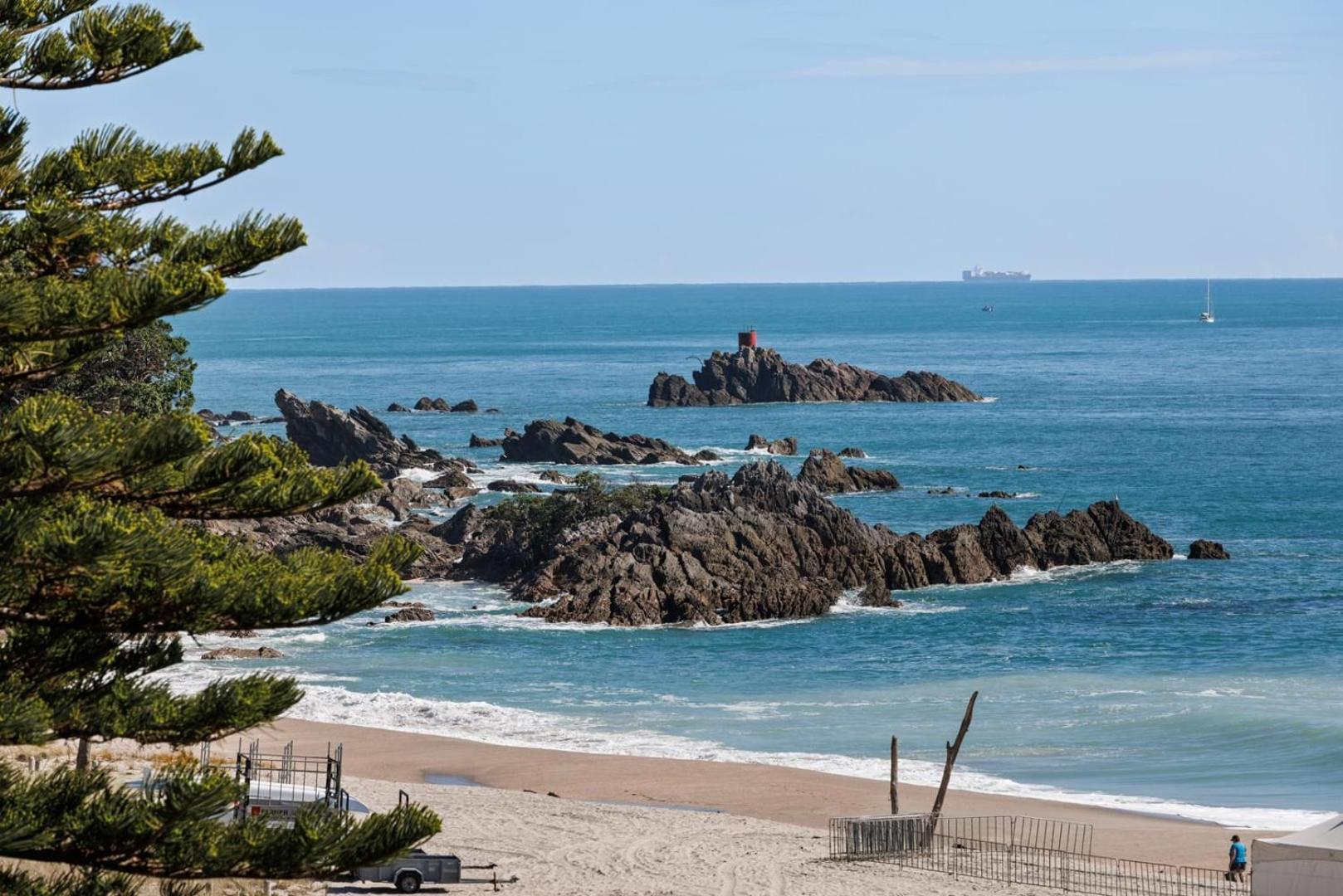 Oceanside Bliss - Absolute Beachfront - Uninterrupted Ocean Views With Pool Mount Maunganui Kültér fotó
